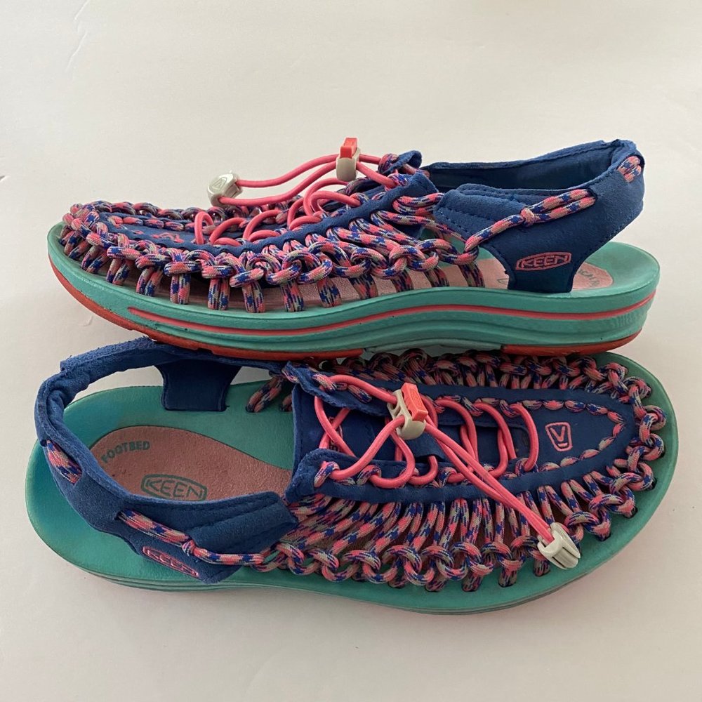 KEEN Uneek Sandals Size 7
